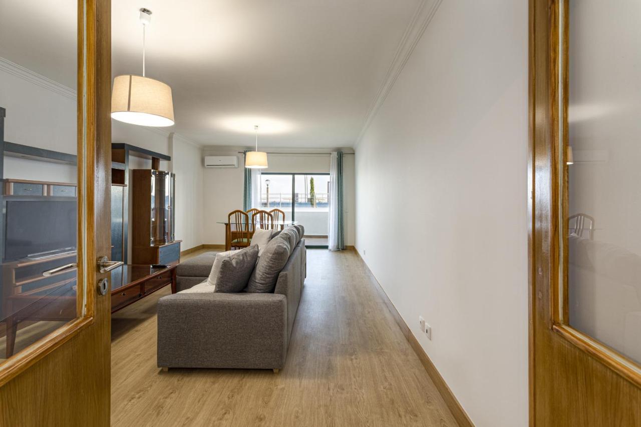 Miral 2 - Beach Front Apartment With Pool Quarteira Exterior photo