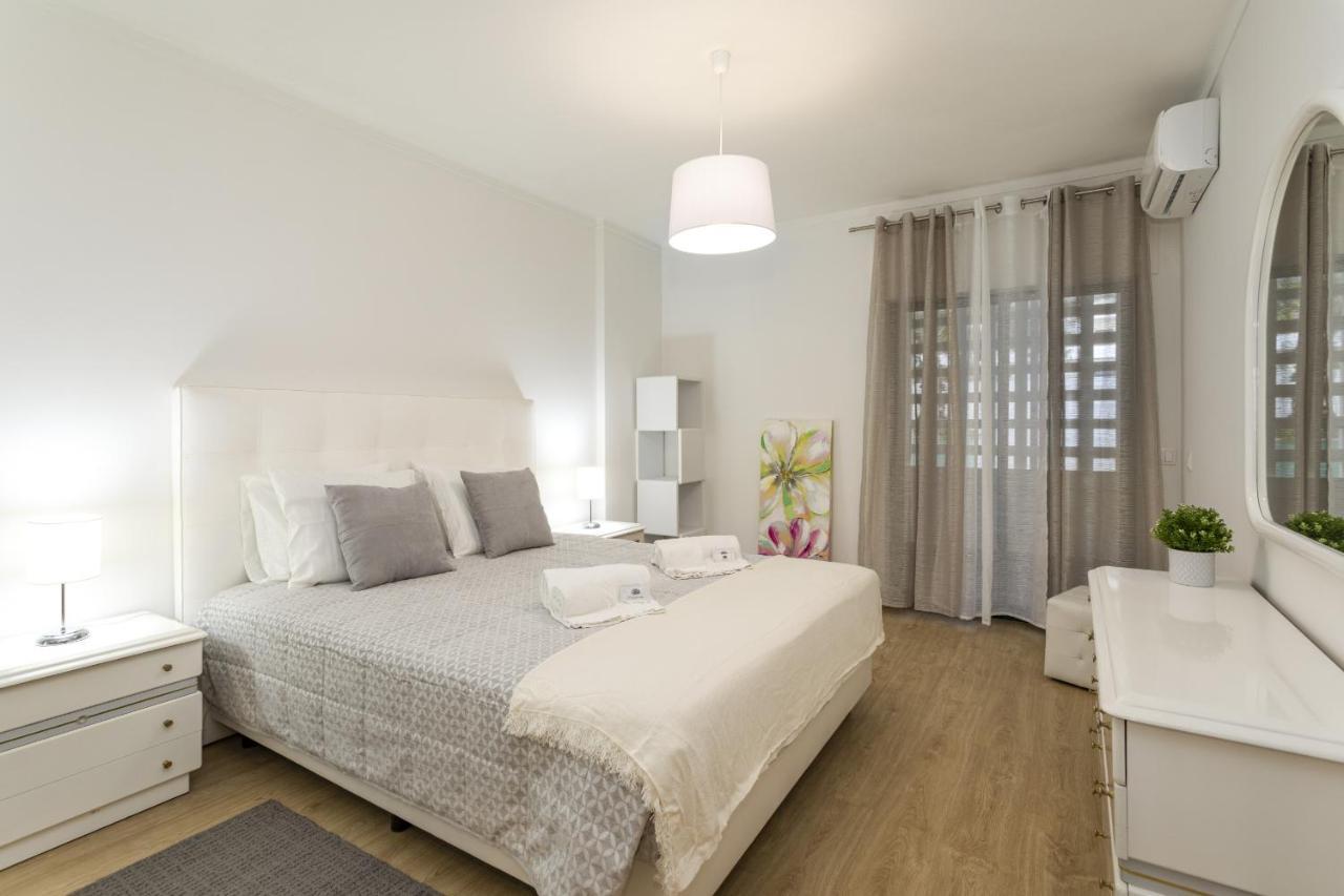 Miral 2 - Beach Front Apartment With Pool Quarteira Exterior photo