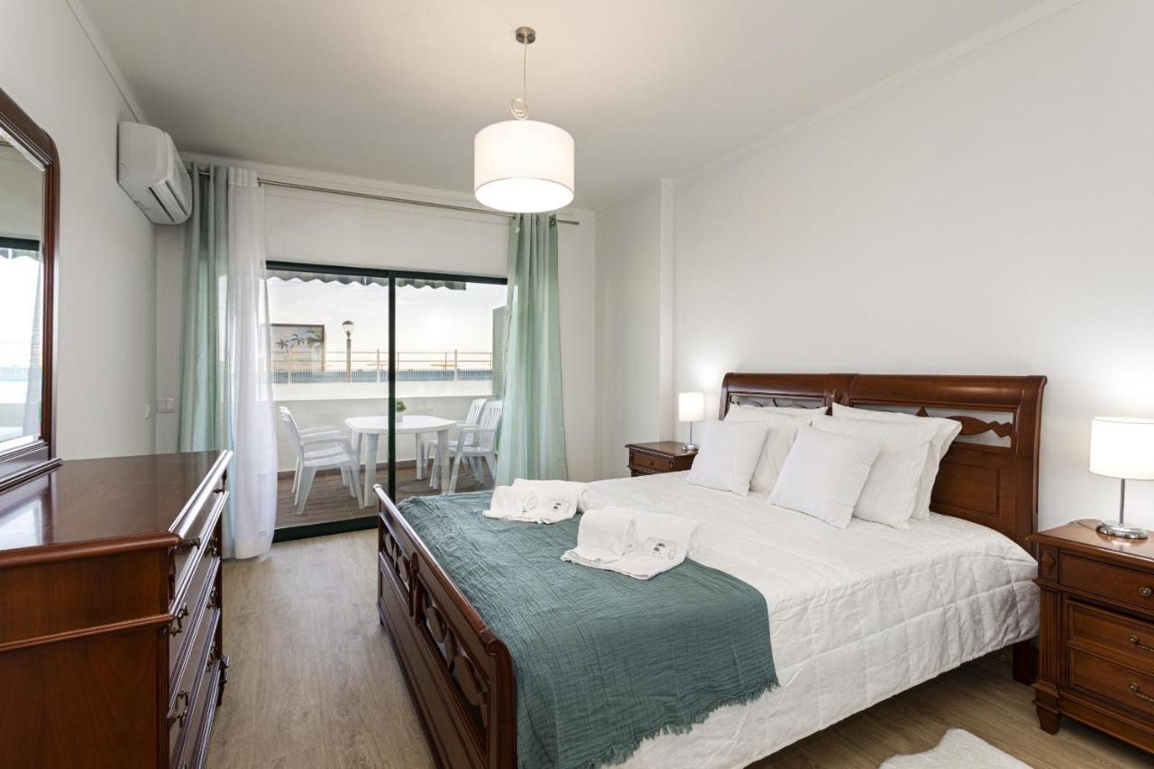 Miral 2 - Beach Front Apartment With Pool Quarteira Exterior photo